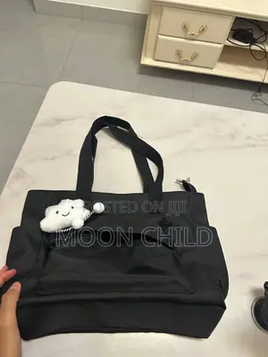 Ladies Fashion Handbag – Stylish & Elegant