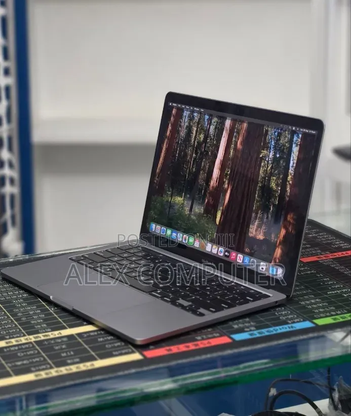 New Laptop Apple MacBook Pro 2020 M1 16GB Apple M1 SSD 512GB