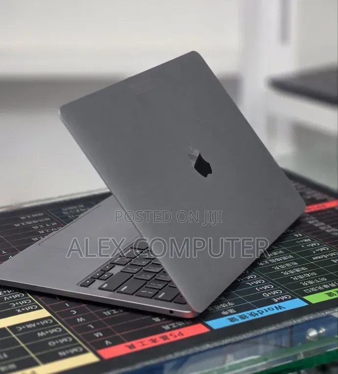 New Laptop Apple MacBook Pro 2020 M1 16GB Apple M1 SSD 512GB