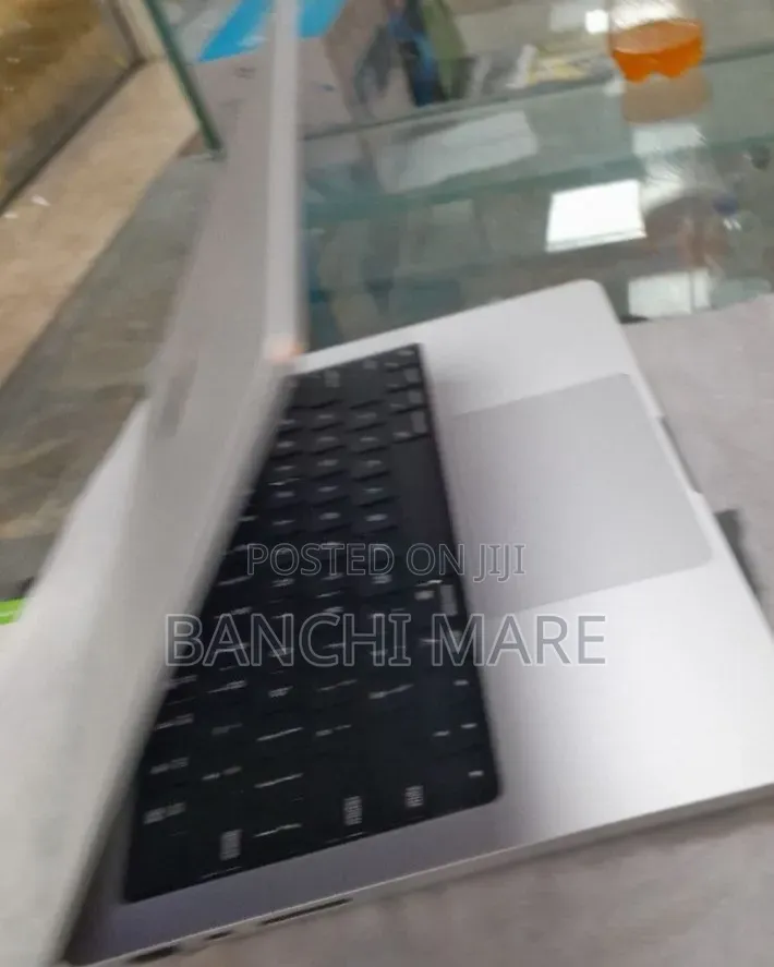New Laptop Apple MacBook Pro 2024 M4 Pro 24GB Apple M4 Pro SSD 512GB