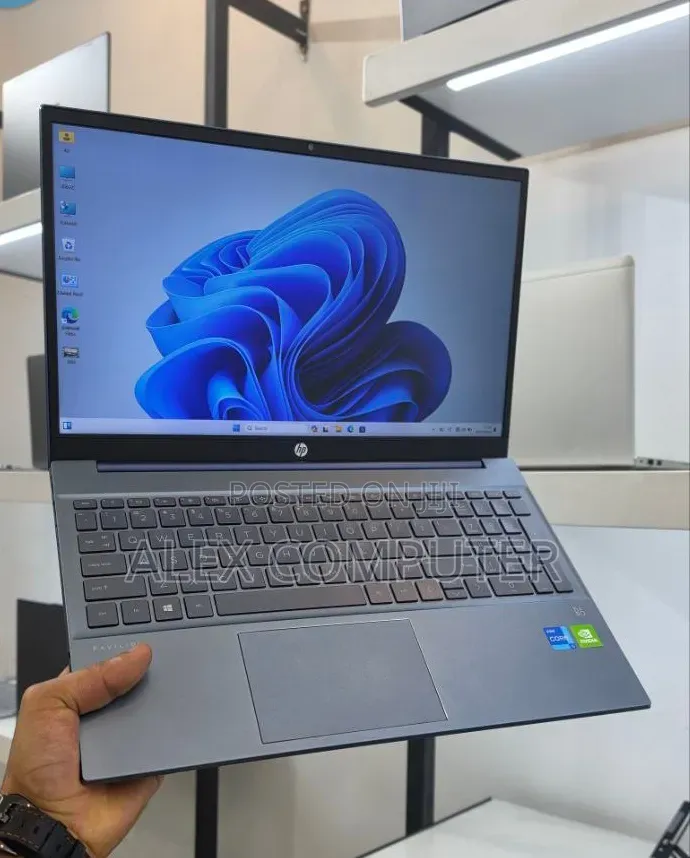 New Laptop HP Pavilion 15 16GB Intel Core i5 SSD 512GB