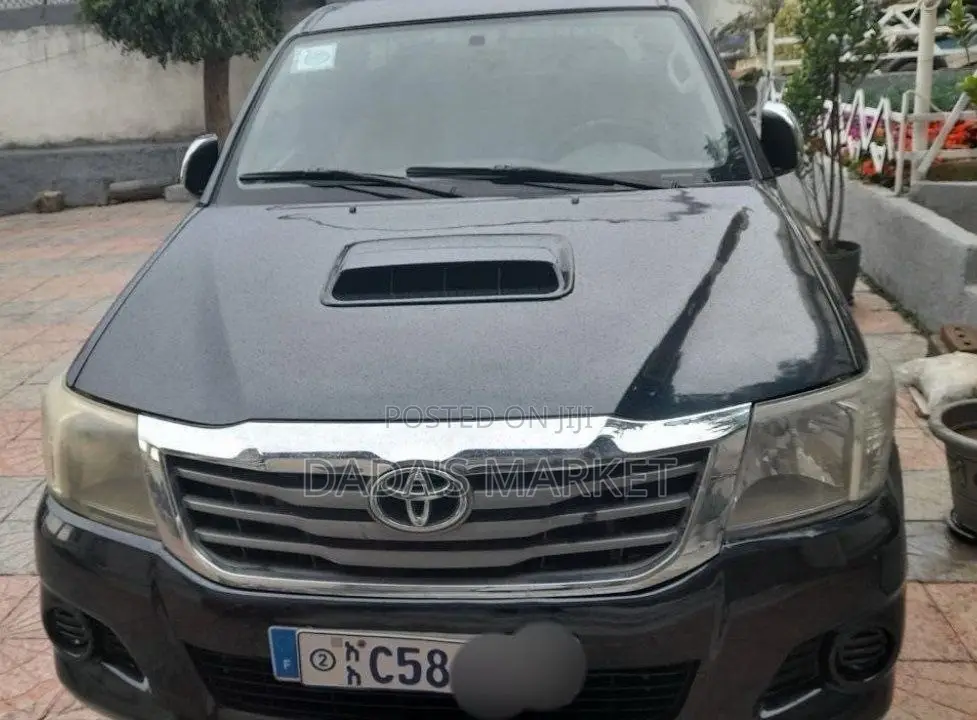 Toyota Hilux 2012 Black