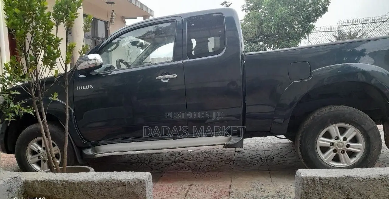 Toyota Hilux 2012 Black