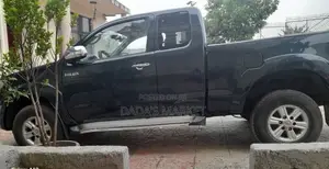 Toyota Hilux 2012 Black