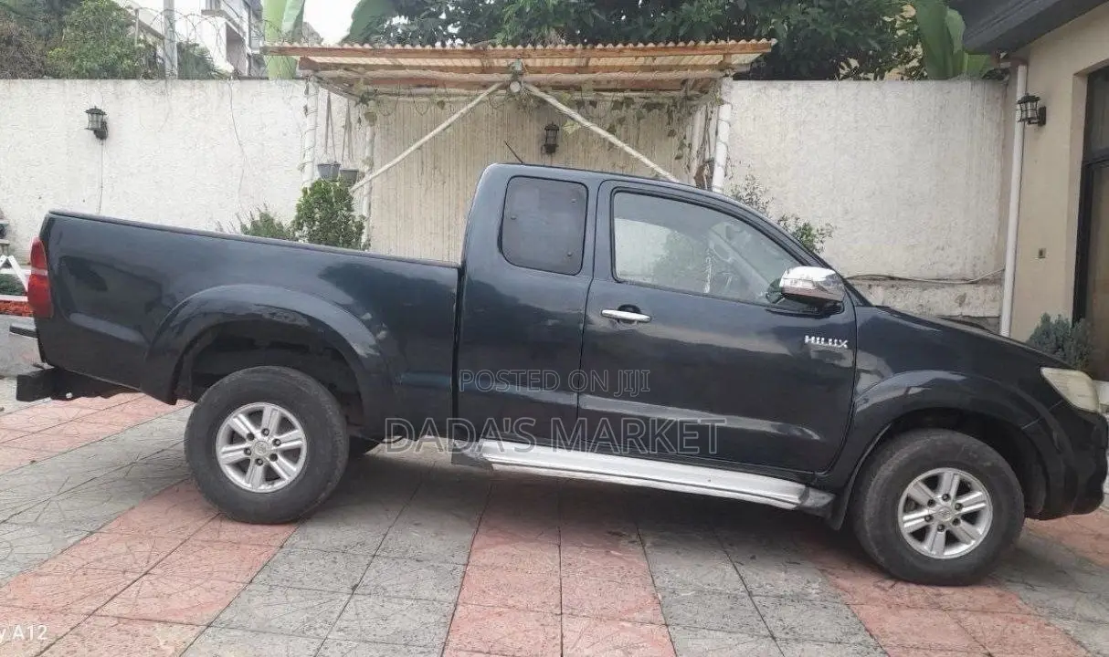 Toyota Hilux 2012 Black