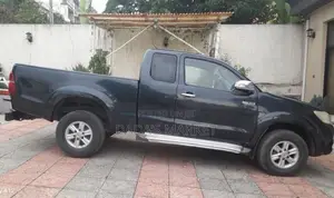 Toyota Hilux 2012 Black