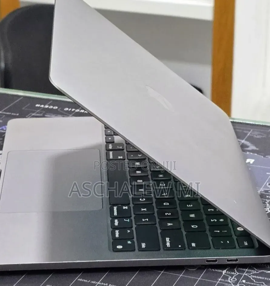 New Laptop Apple MacBook Air 2022 M2 16GB Apple M2 SSD 256GB