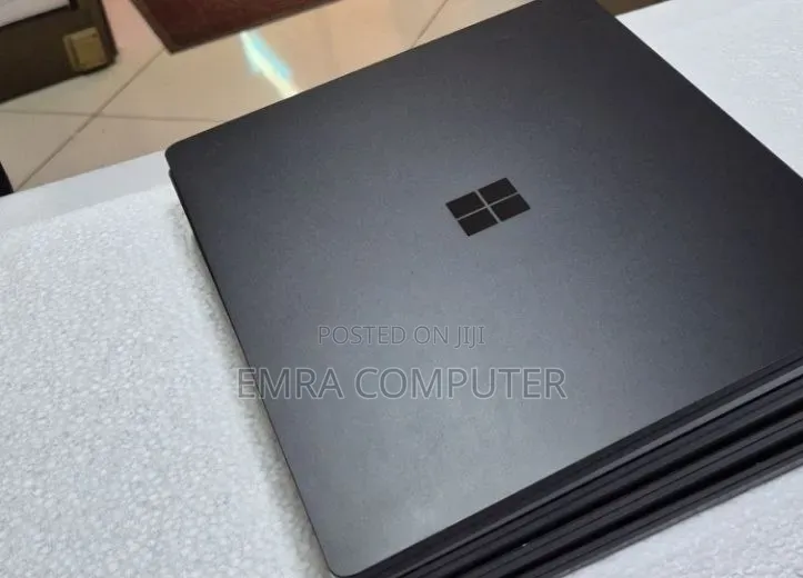 New Laptop Microsoft Surface 16GB Intel Core i7 SSD 256GB
