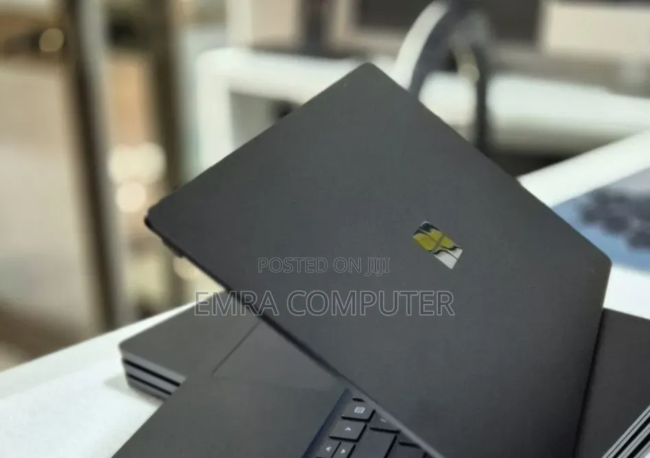 New Laptop Microsoft Surface 16GB Intel Core i7 SSD 256GB