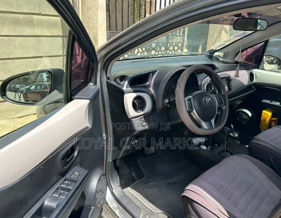 Toyota Yaris 2011 Gray