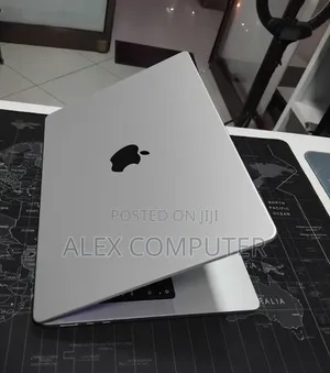 New Laptop Apple MacBook Pro 2024 M4 16GB Apple M4 SSD 512GB