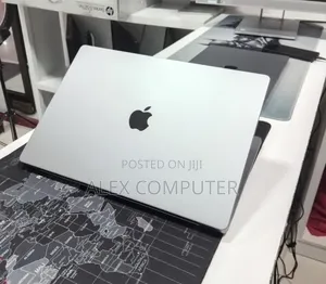 New Laptop Apple MacBook Pro 2024 M4 16GB Apple M4 SSD 512GB