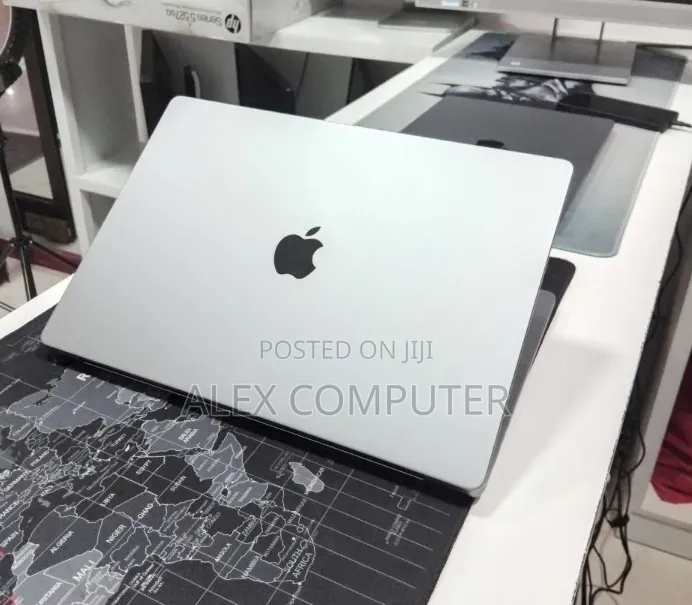 New Laptop Apple MacBook Pro 2024 M4 16GB Apple M4 SSD 512GB