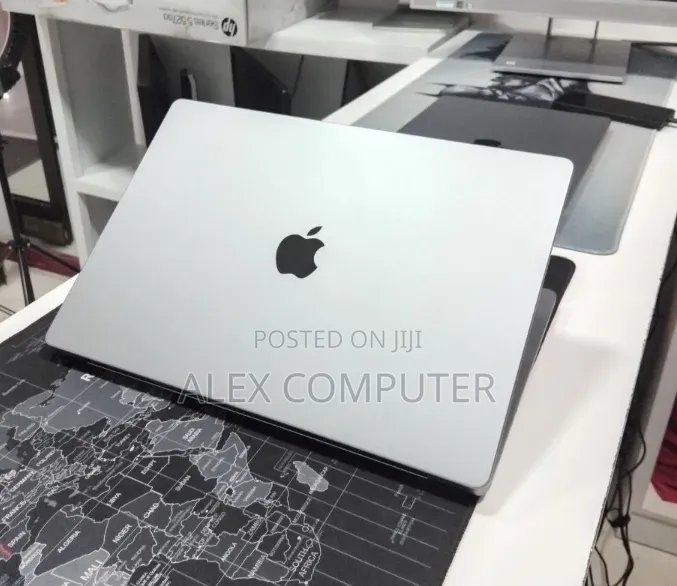 New Laptop Apple MacBook Pro 2024 M4 16GB Apple M4 SSD 512GB