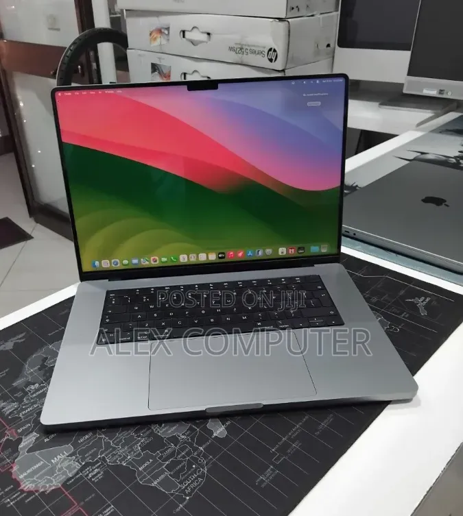 New Laptop Apple MacBook Pro 2024 M4 16GB Apple M4 SSD 512GB