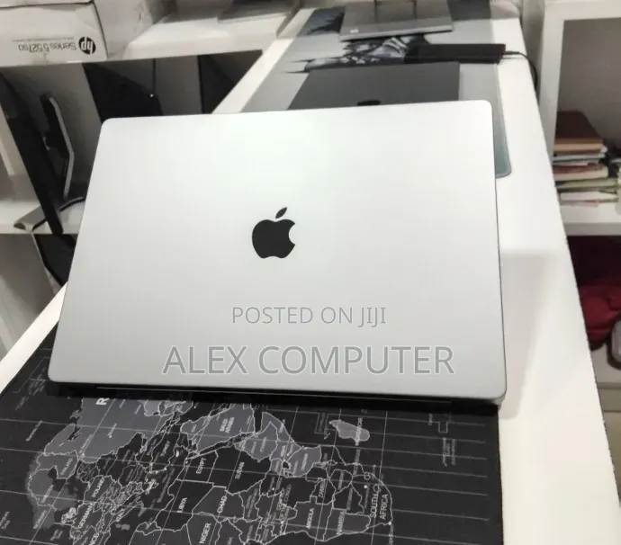 New Laptop Apple MacBook Pro 2024 M4 16GB Apple M4 SSD 512GB
