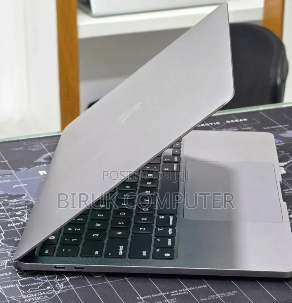 New Laptop Apple MacBook Pro 2022 M2 16GB Apple M2 SSD 256GB