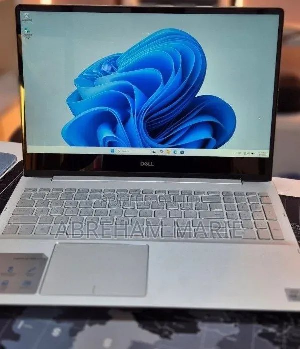 New Laptop Dell Inspiron 15 16GB Intel Core i5 SSD 256GB