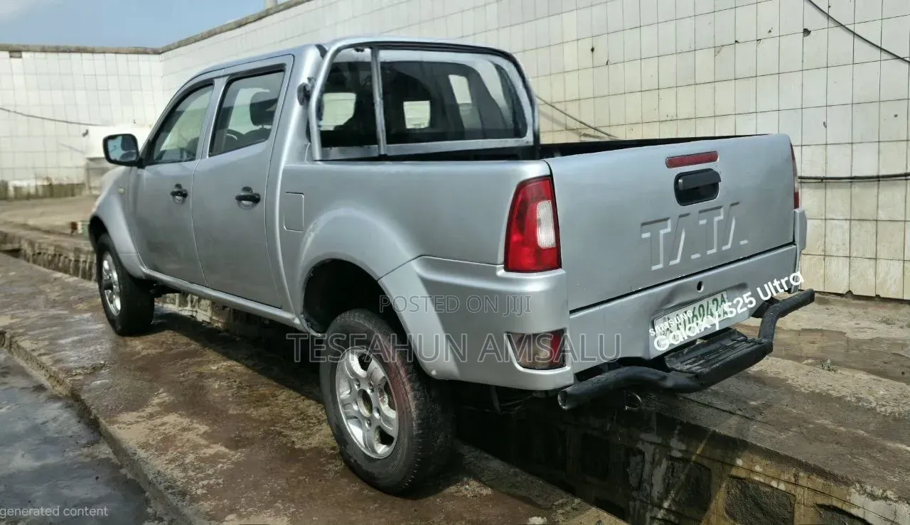 Tata Xenon 2012 Silver