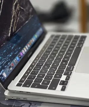 New Laptop Apple MacBook 2020 32GB Intel Core i7 SSD 512GB