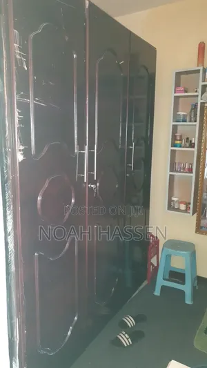 ቁምሳጥን (Clothet)