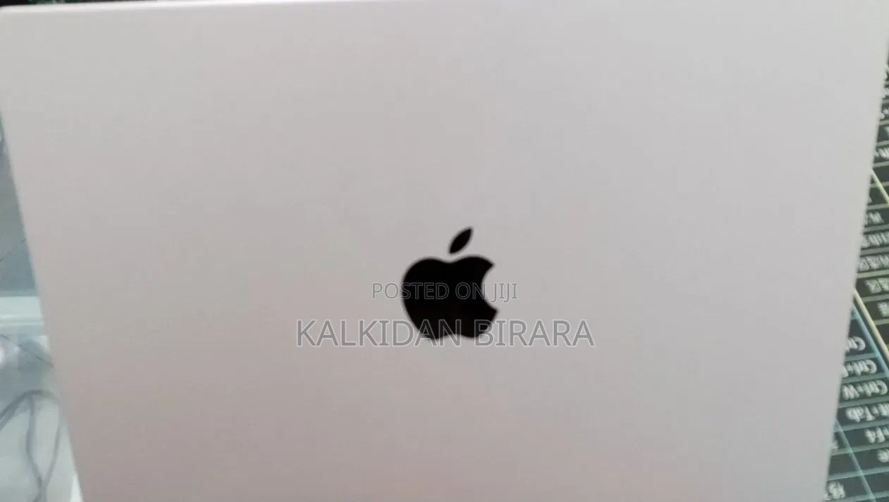 New Laptop Apple MacBook Pro 16GB Apple M5 SSD 512GB