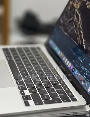New Laptop Apple MacBook Pro 2020 32GB Intel Core i7 SSD 512GB