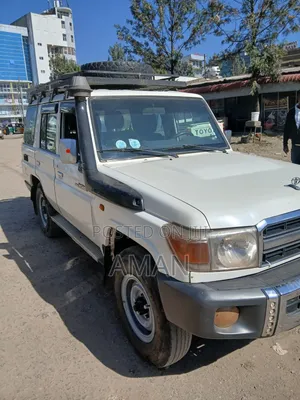 Toyota Land Cruiser 2016 White