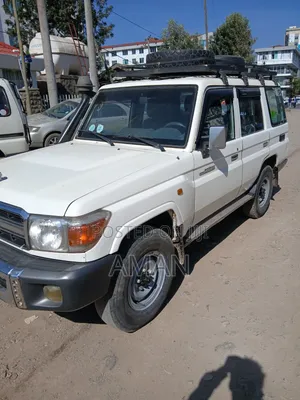 Toyota Land Cruiser 2016 White