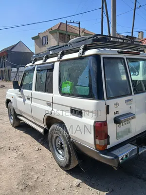 Toyota Land Cruiser 2016 White