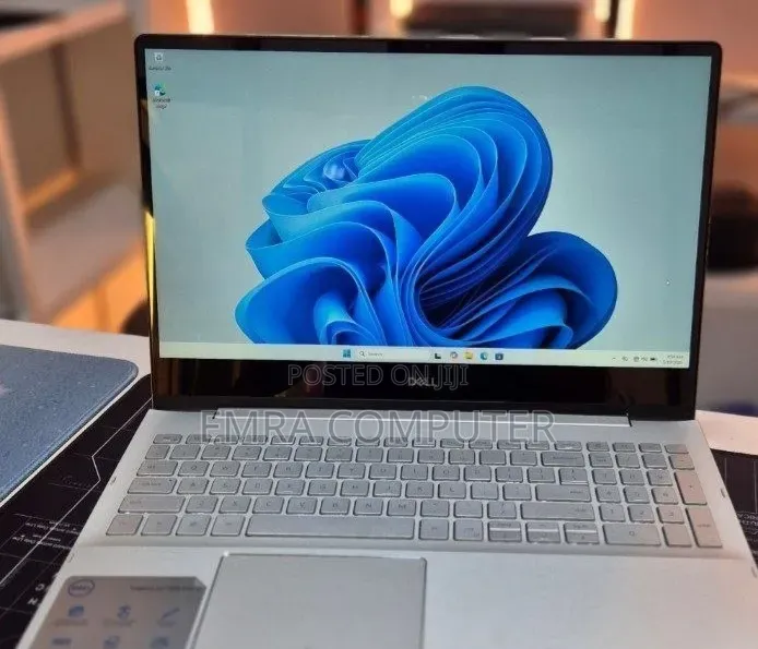 New Laptop Dell Inspiron 15 16GB Intel Core i5 SSD 256GB