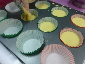 12 Muffin Cup Cake Pan 12pcs Silicone Case