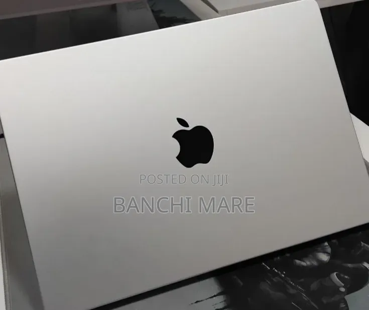 New Laptop Apple MacBook Pro 2024 M4 16GB Apple M4 SSD 512GB