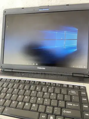 Laptop Toshiba 6GB Intel Core i3 HDD+SSD 140GB