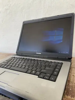 Laptop Toshiba 6GB Intel Core i3 HDD+SSD 140GB