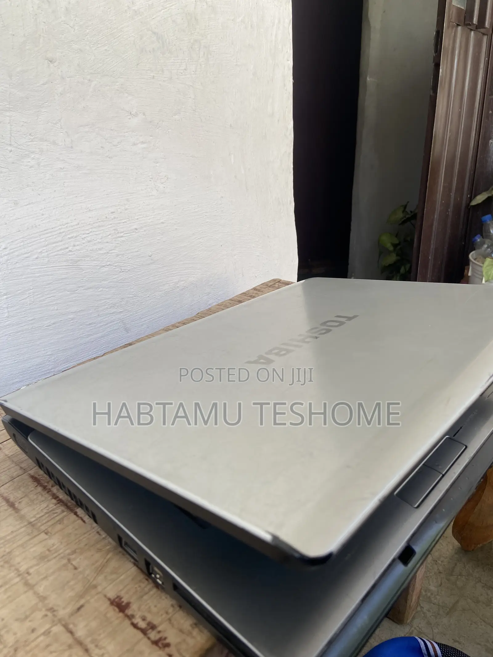 Laptop Toshiba 6GB Intel Core i3 HDD+SSD 140GB