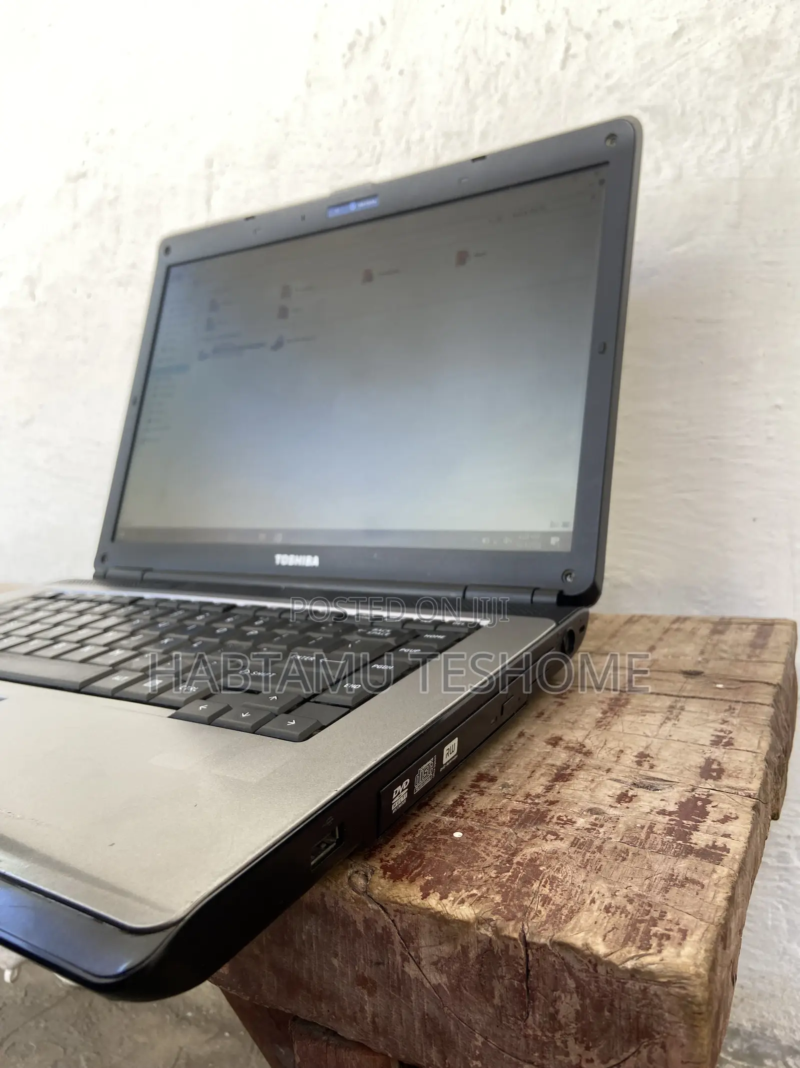Laptop Toshiba 6GB Intel Core i3 HDD+SSD 140GB