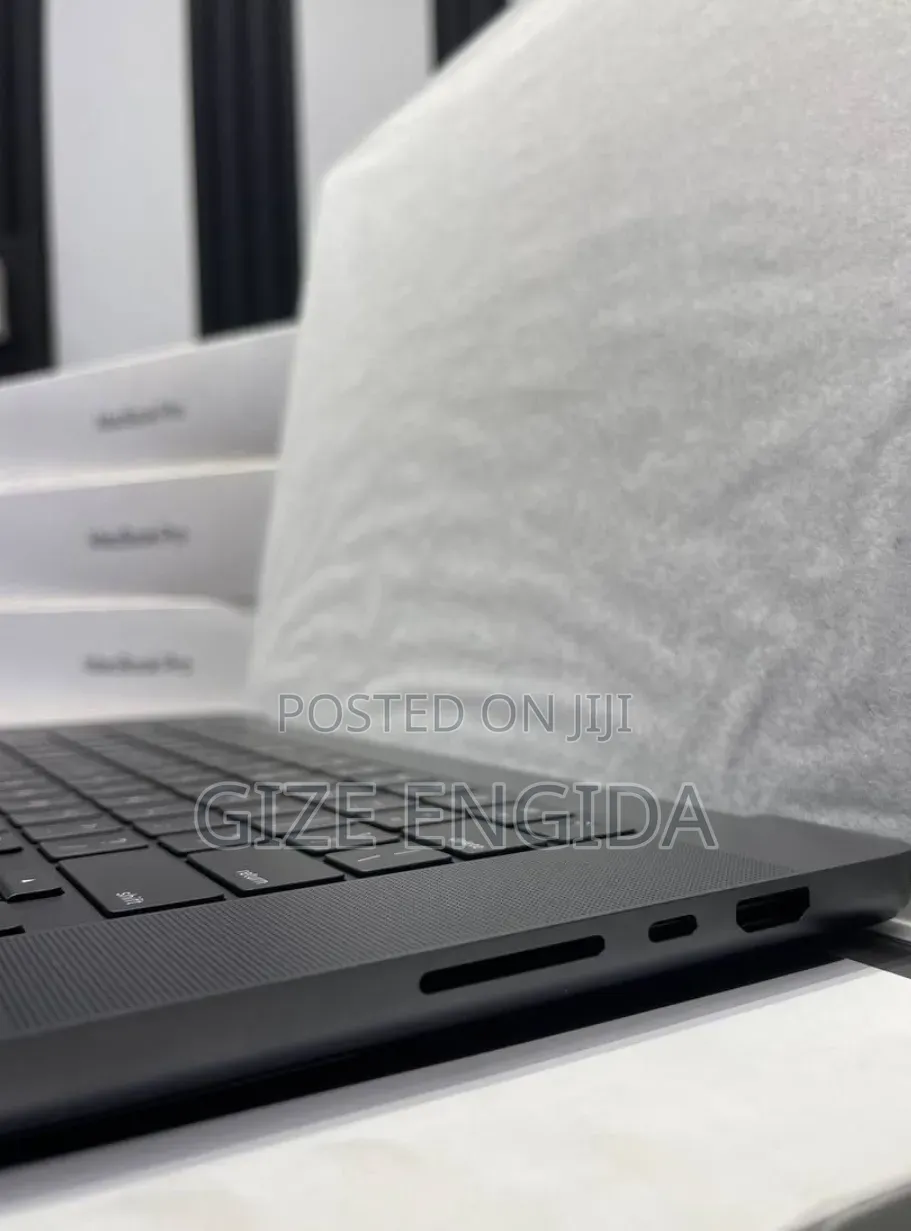 New Laptop Apple MacBook Pro 2024 M4 Max 48GB Apple M4 Max SSD 2T