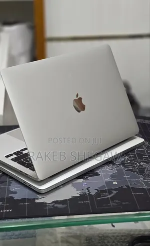 New Laptop Apple MacBook Pro 2020 32GB Intel Core i7 SSD 512GB