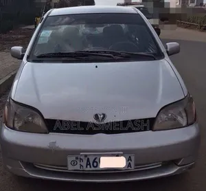 Toyota Platz 2000 Silver