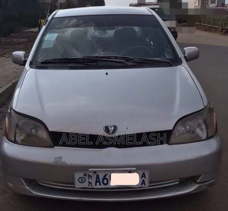 Toyota Platz 2000 Silver