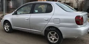 Toyota Platz 2000 Silver
