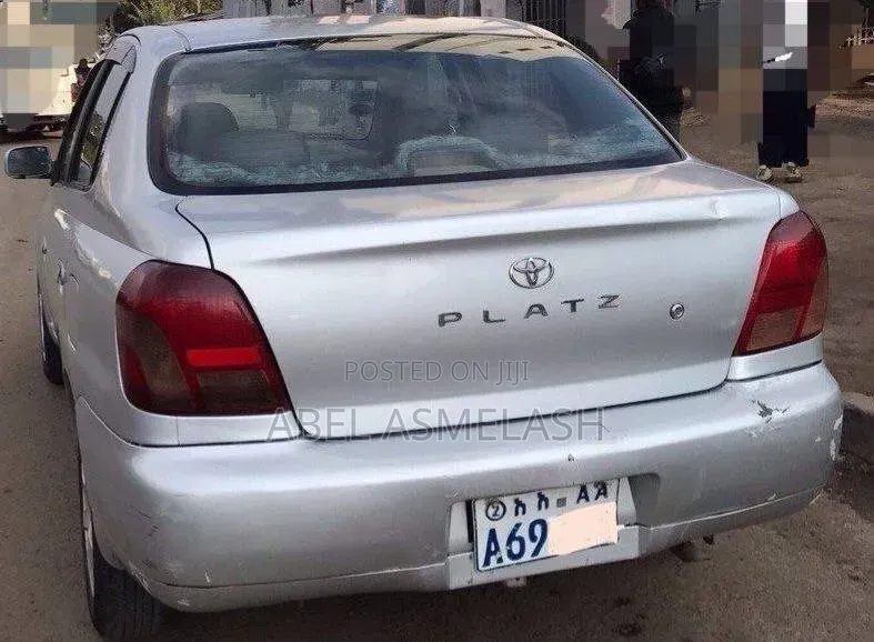 Toyota Platz 2000 Silver