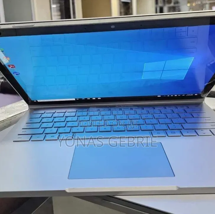 New Laptop Microsoft Surface 16GB Intel Core i7 SSD 256GB