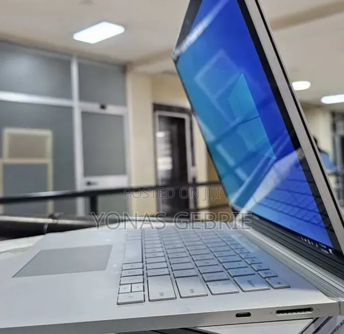 New Laptop Microsoft Surface 16GB Intel Core i7 SSD 256GB