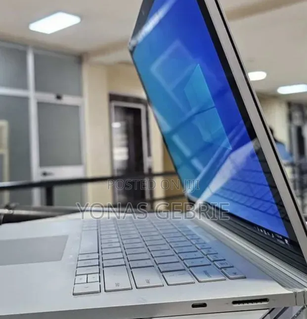 New Laptop Microsoft Surface 16GB Intel Core i7 SSD 256GB