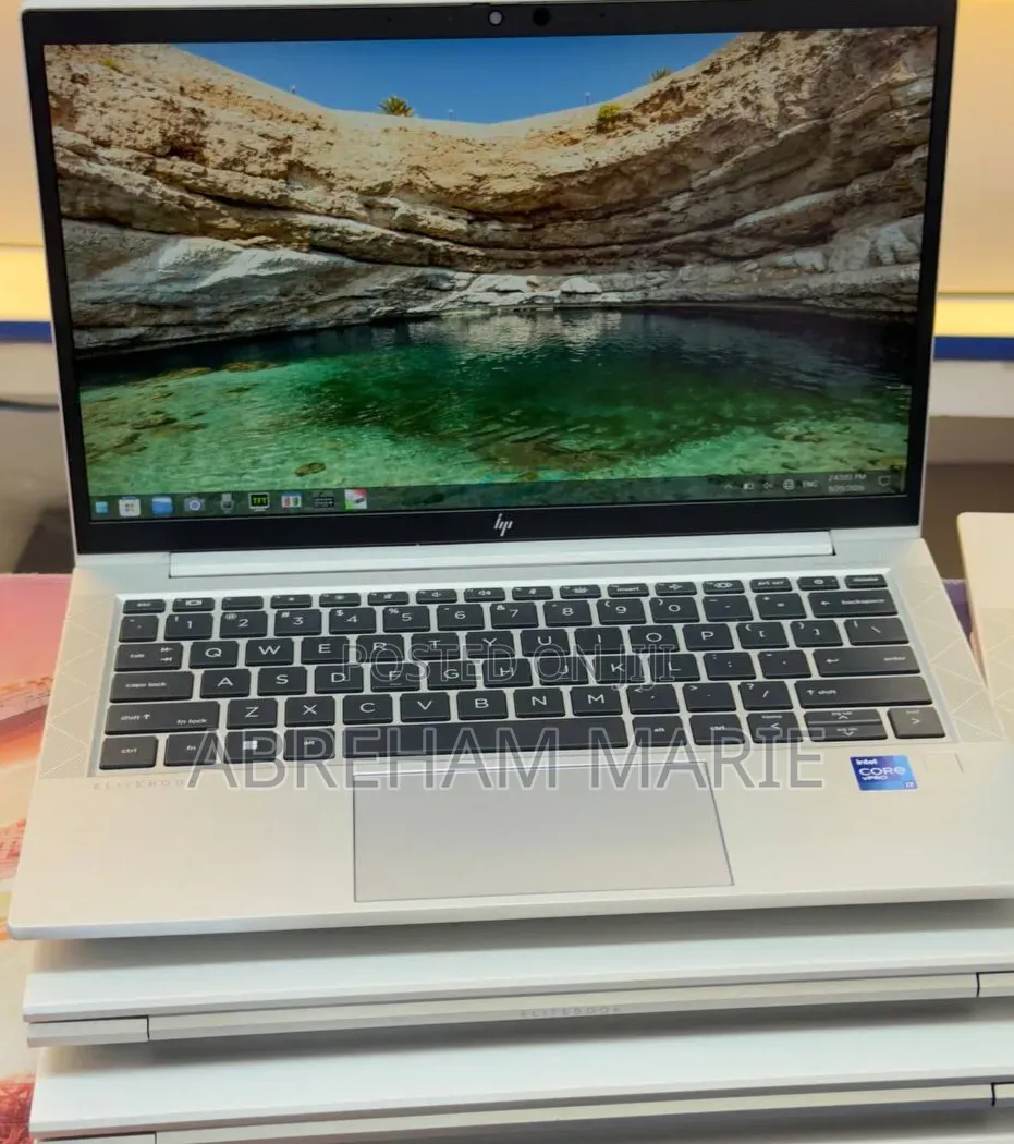 New Laptop HP EliteBook 830 G8 8GB Intel Core i7 SSD 512GB