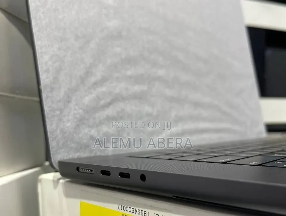 New Laptop Apple MacBook Pro 2024 M4 Max 48GB Apple M4 Max SSD 2T