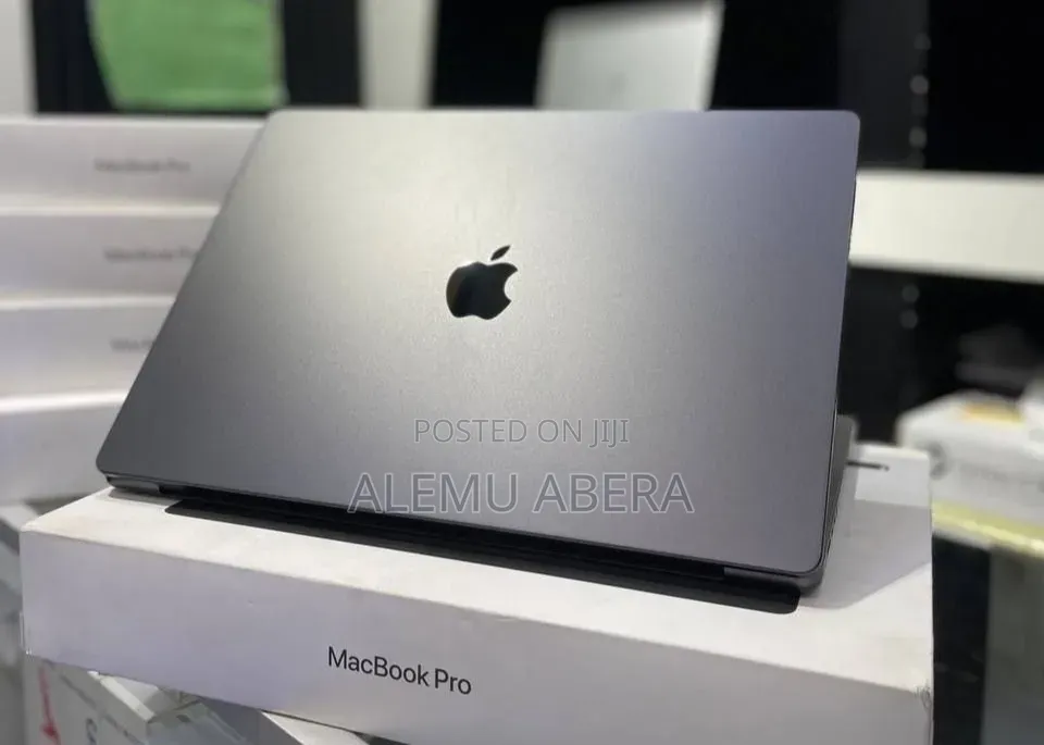 New Laptop Apple MacBook Pro 2024 M4 Max 48GB Apple M4 Max SSD 2T