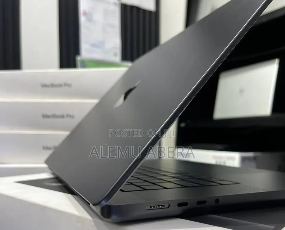 New Laptop Apple MacBook Pro 2024 M4 Max 48GB Apple M4 Max SSD 2T